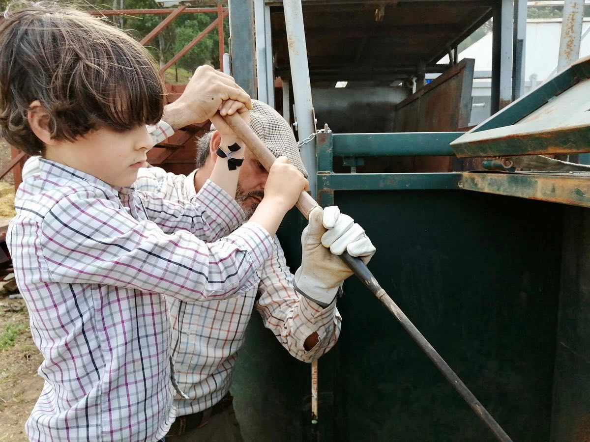 De padres a hijos, así transmite el toreo Salvador Gavira