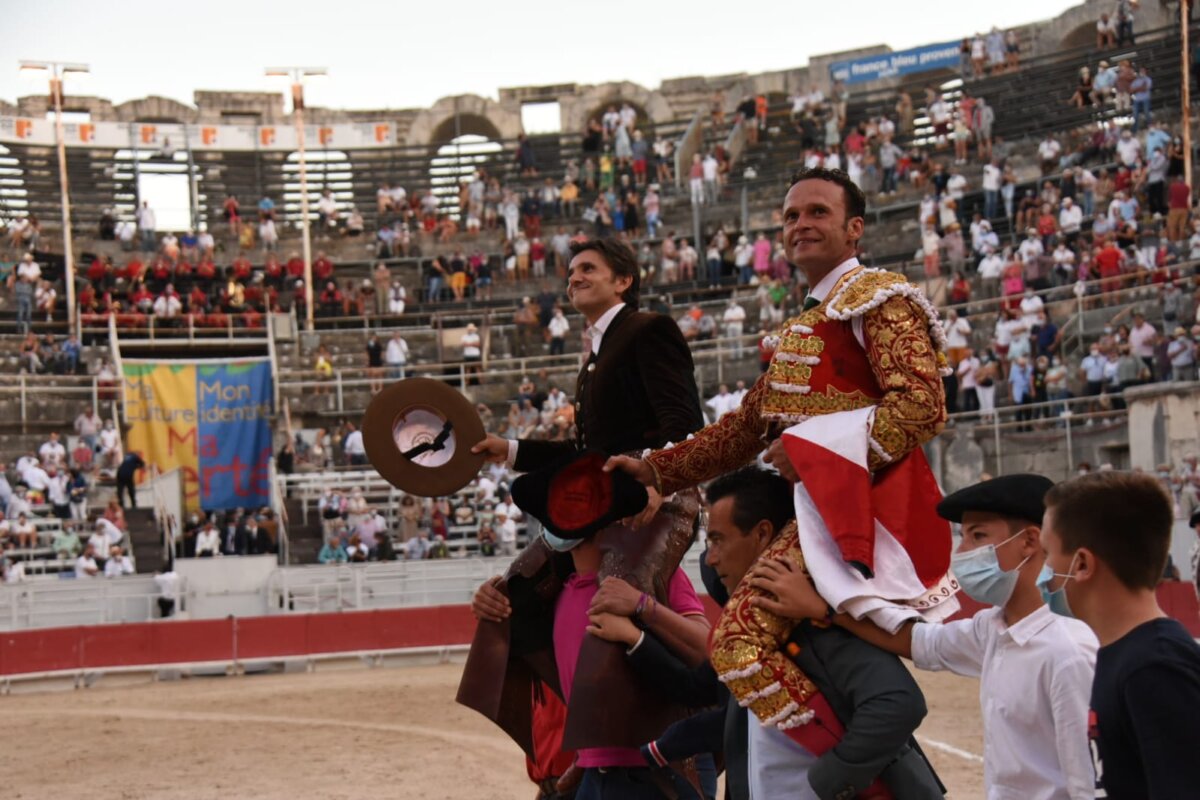 Ferrera y Ventura, espectáculo completo a pie y a caballo en Arles