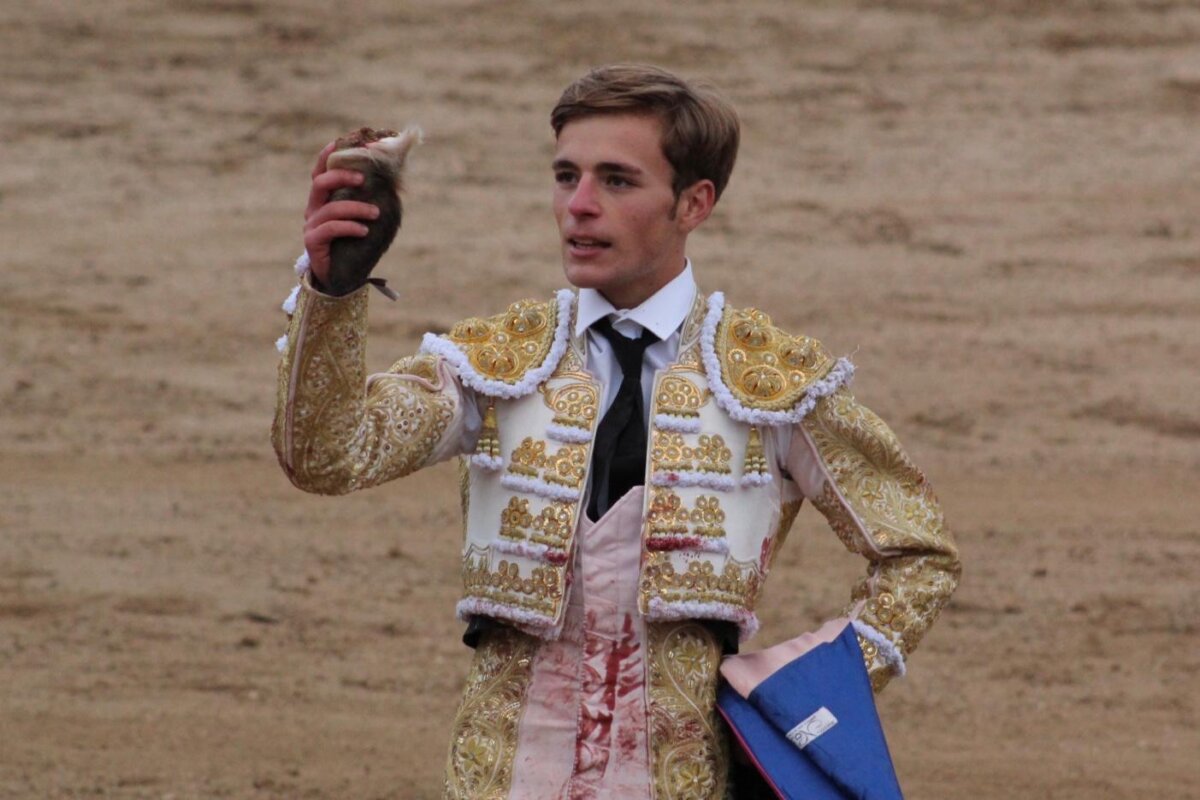 Sergio Rodríguez y Saúl Sanz triunfan en la novillada de Maello