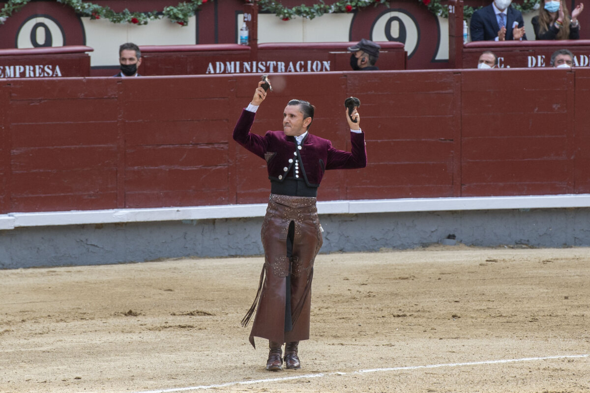 Diego Ventura dona a ANEF sus honorarios del festival de Madrid