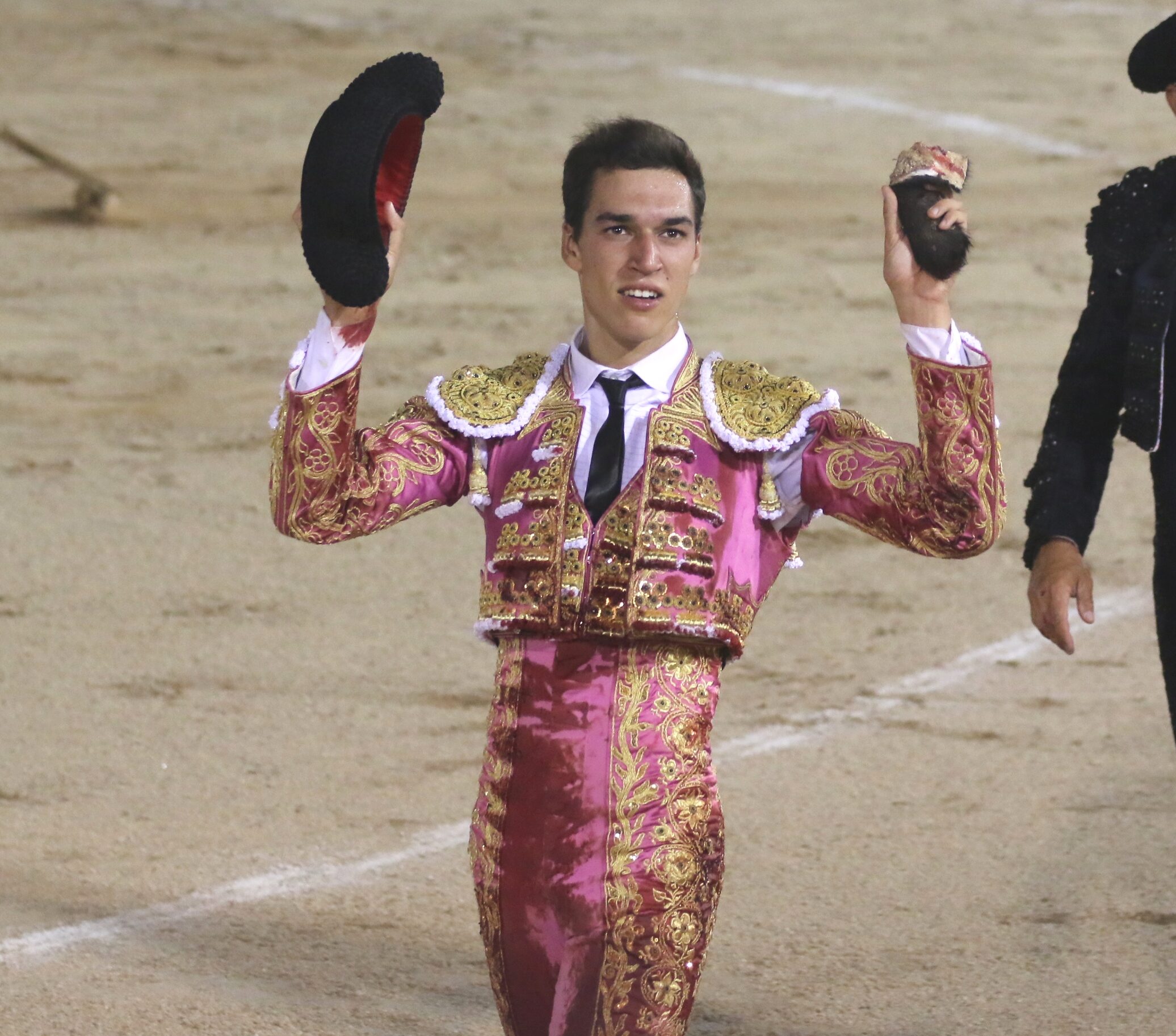 Miguel Zazo, oreja en su debut con picadores