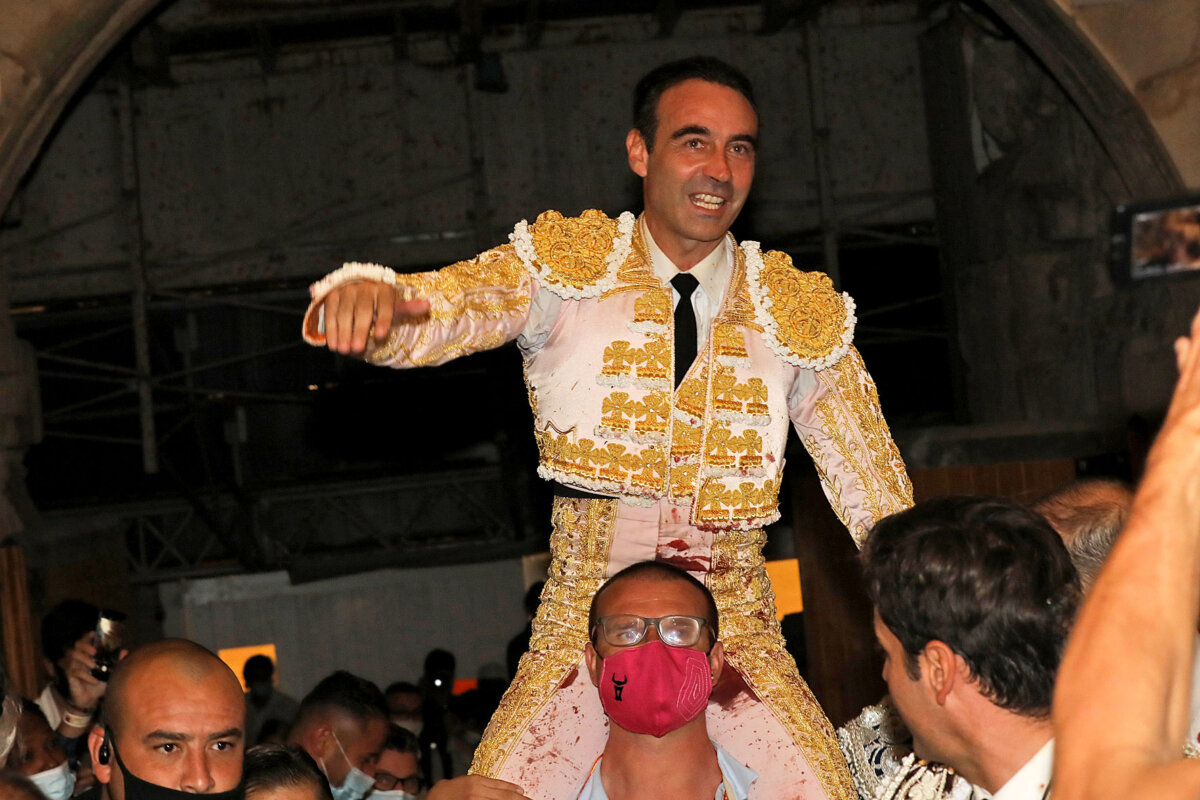Nimes: la belleza del toreo de Ponce y la bravura de Victoriano del Río