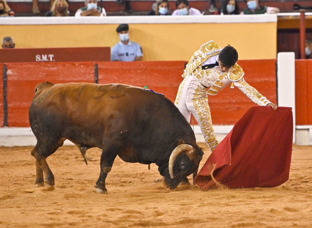 Juanito aprovecha su oportunidad en Moita