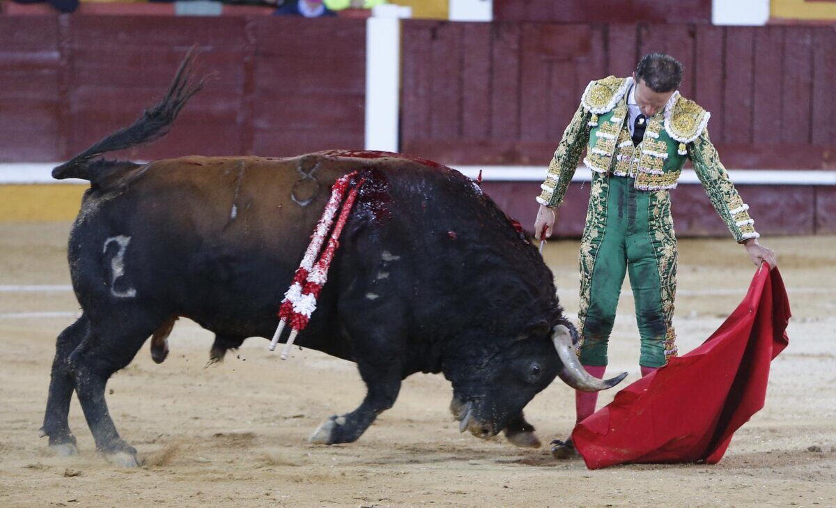 Maestría y raza de Antonio Ferrera en Badajoz