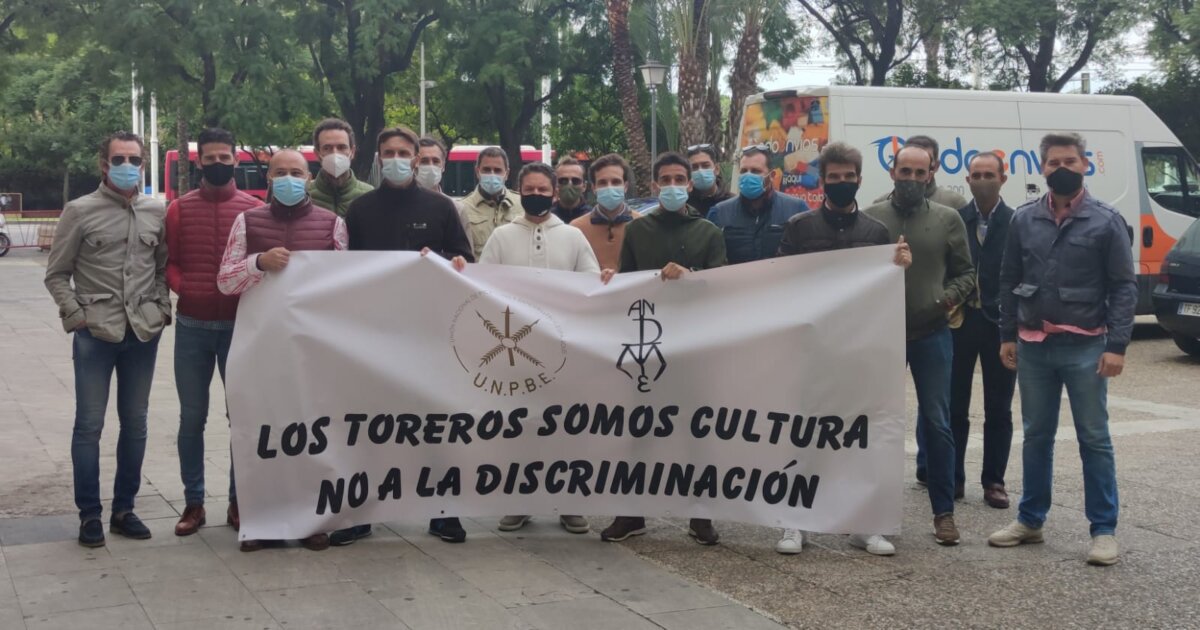 Los profesionales taurinos, frente a los juzgados de Sevilla