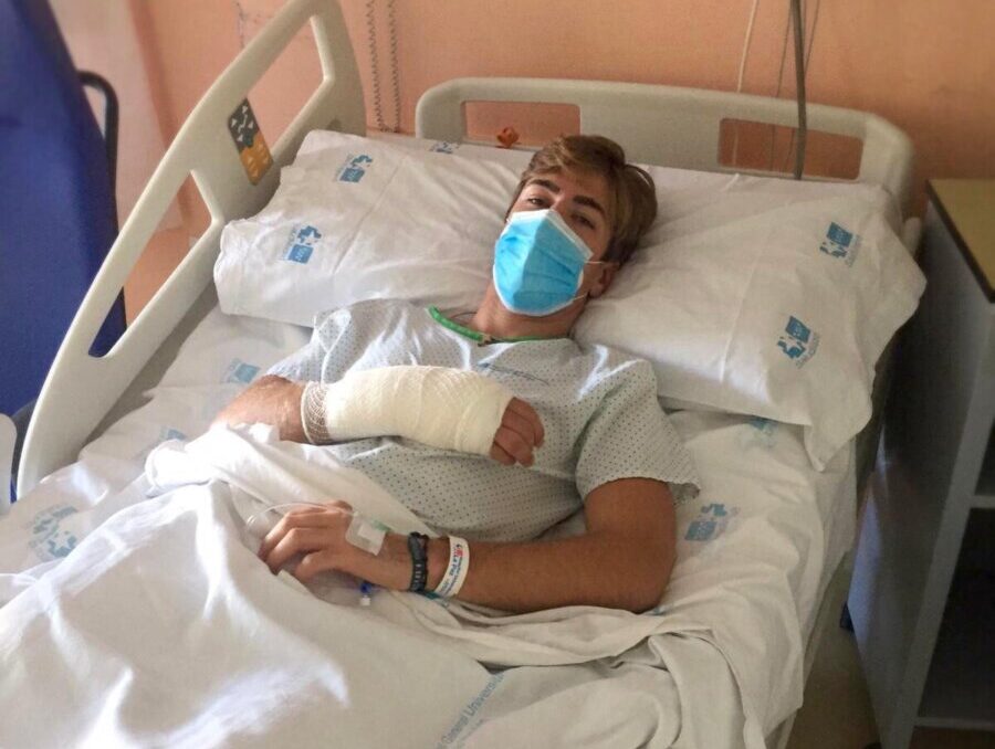 Alejandro Mora, intervenido de una lesión de muñeca