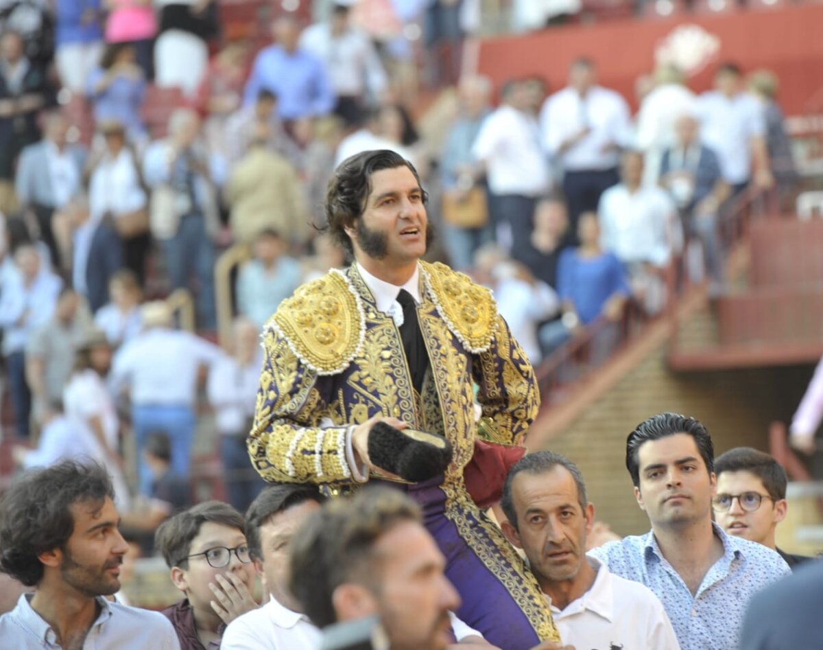 “Cuando se enfrenta a dos toreros se busca que uno de ellos salga del trance en posesión del cetro del toreo”