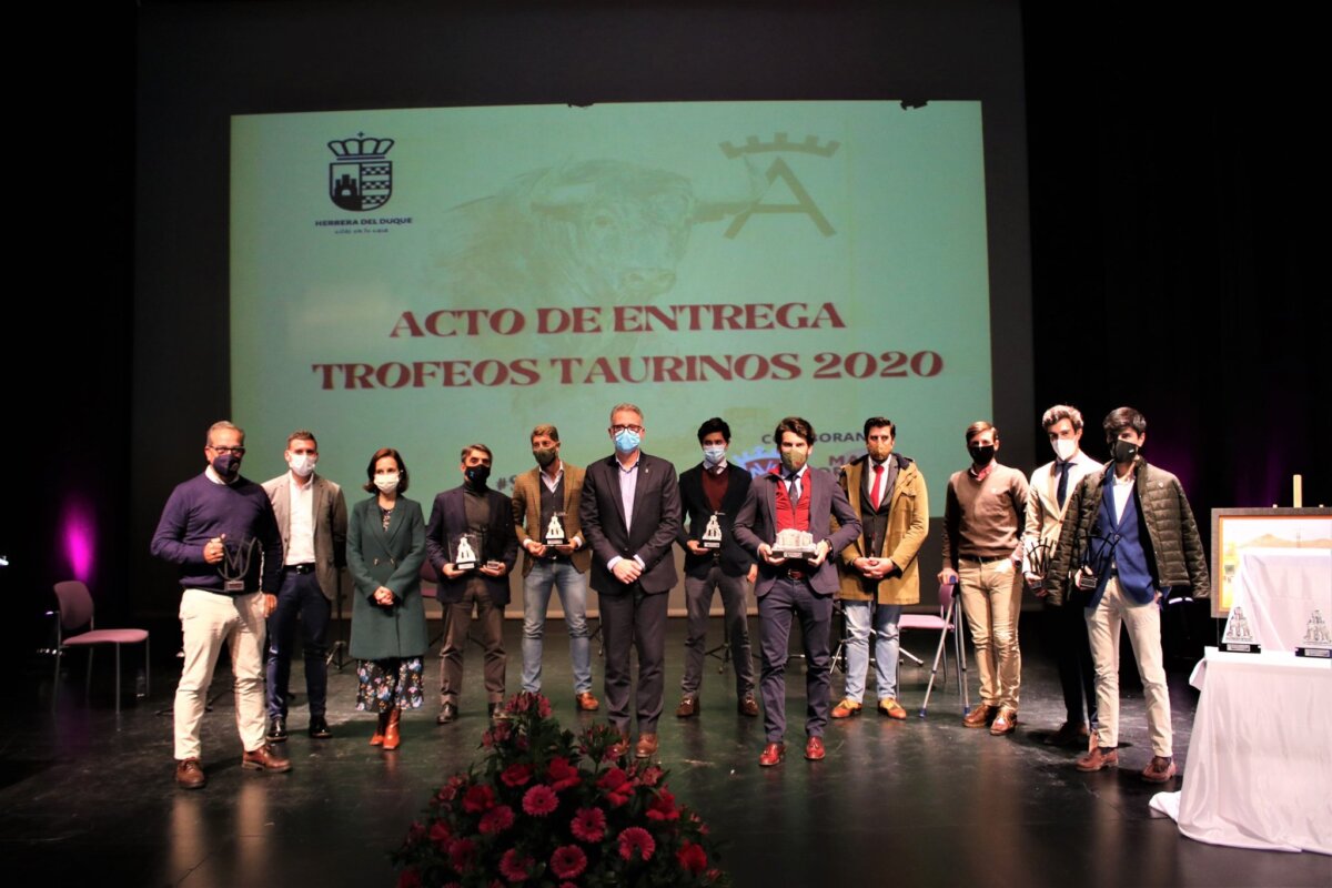 Herrera del Duque entrega sus trofeos a los triunfadores de la temporada