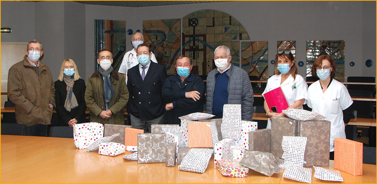 Los aficionados de Beziers hacen de Papá Noel para los niños hospitalizados