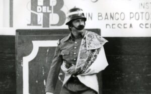 Manuel Celis Díez “El Bombero Torero”, en una actuación en 1982 en México.