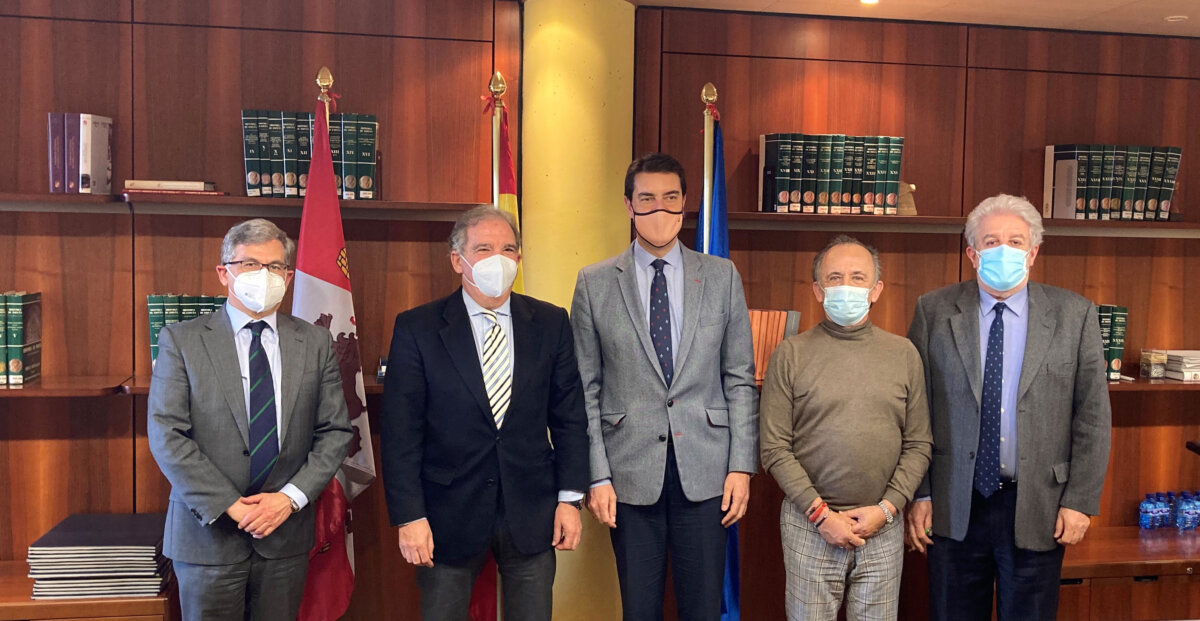 La Junta de Castilla y León aborda líneas de ayuda directas a los ganaderos de bravo