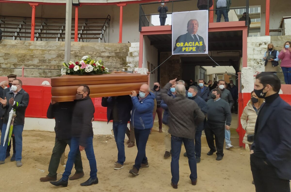 Emotivo último adiós a Pepe Teruel