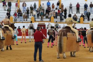 Paseíllo el pasado 23 de octubre en Barcarrota, escenario de uno de los festejos de la Gira de Reconstrucción. Foto: Gallardo