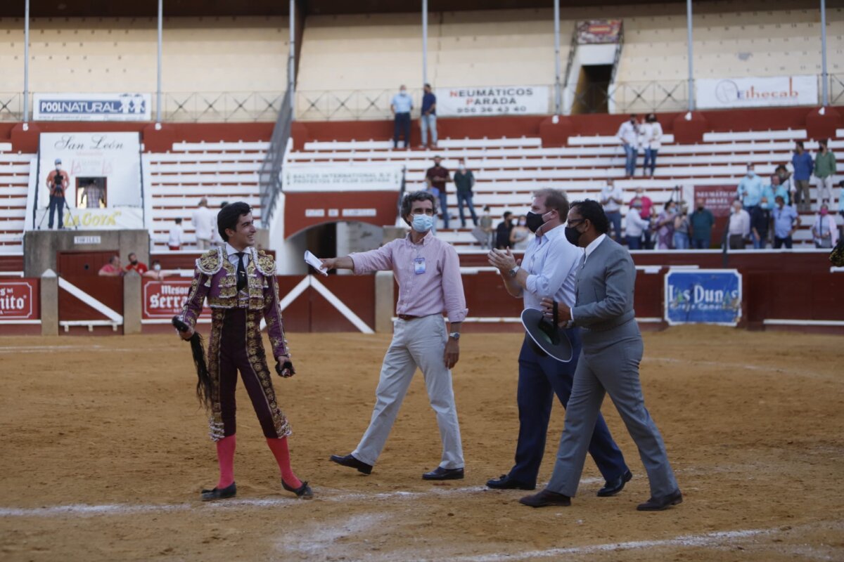 Pablo Páez indulta un parralejo en el arranque del circuito de Andalucía