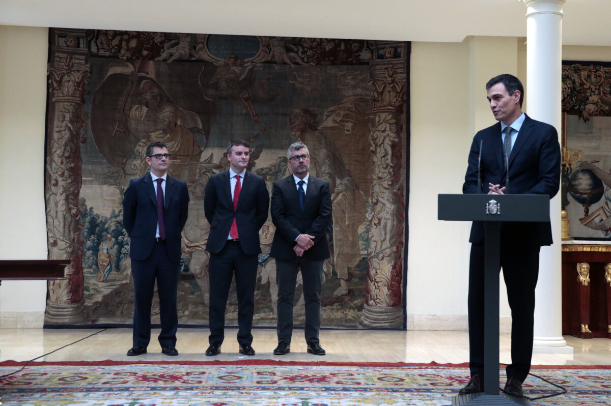 Iván Redondo, al fondo en el centro, es jefe del Gabinete de la Presidencia del Gobierno de Pedro Sánchez.
