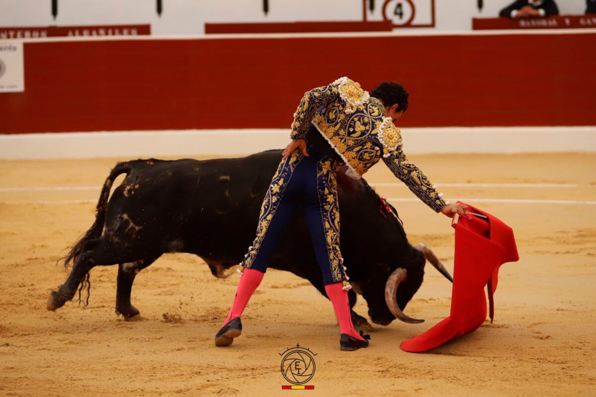 Cartel de jóvenes para el 150º aniversario de la plaza de Tobarra