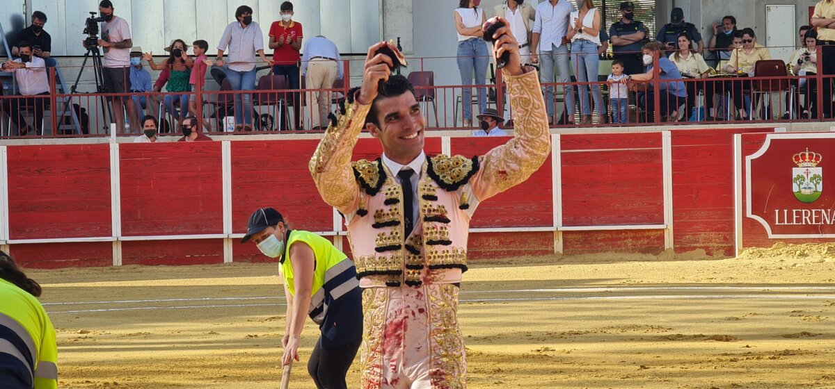 Chacón triunfa con miuras y El Chorlo, con coutofornhilos