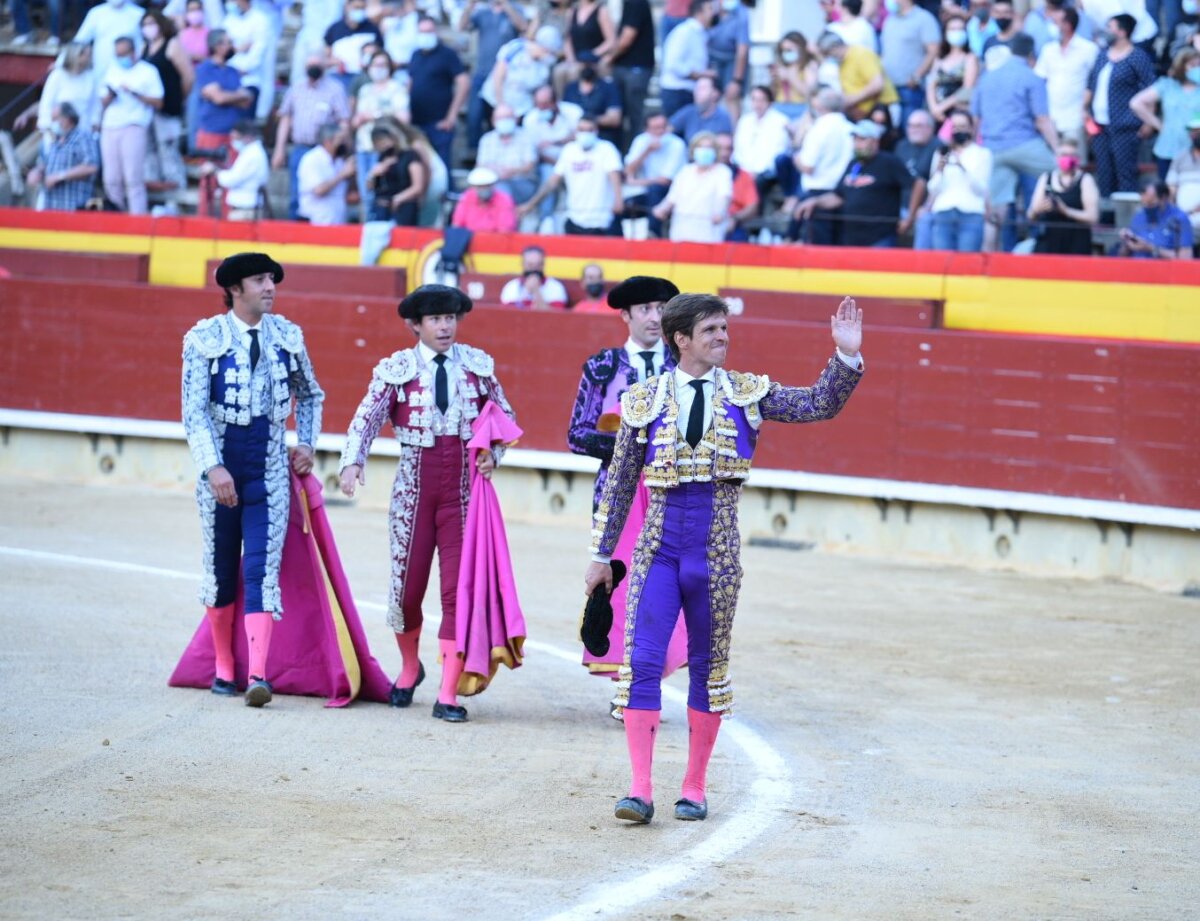 Solitaria oreja para El Juli ante la decepción de Alcurrucén en Castellón