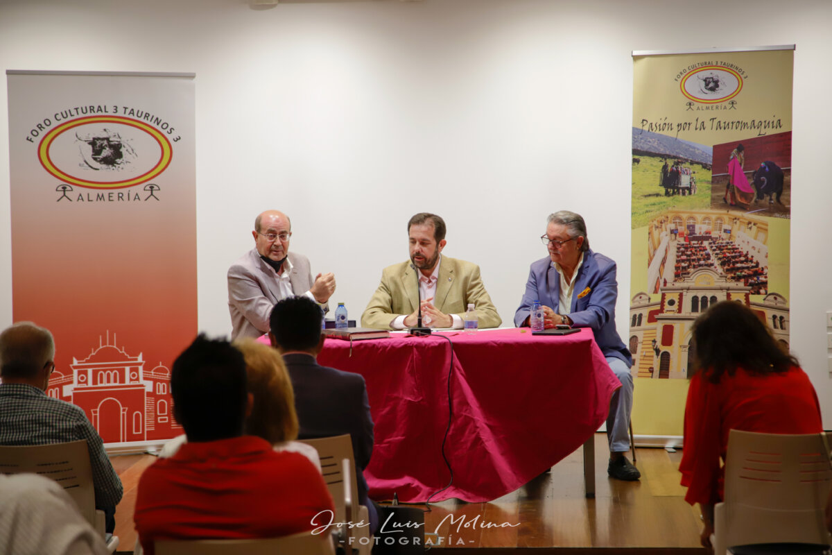 El toro en el siglo XXI, en el Foro 3 taurinos 3 de Almería