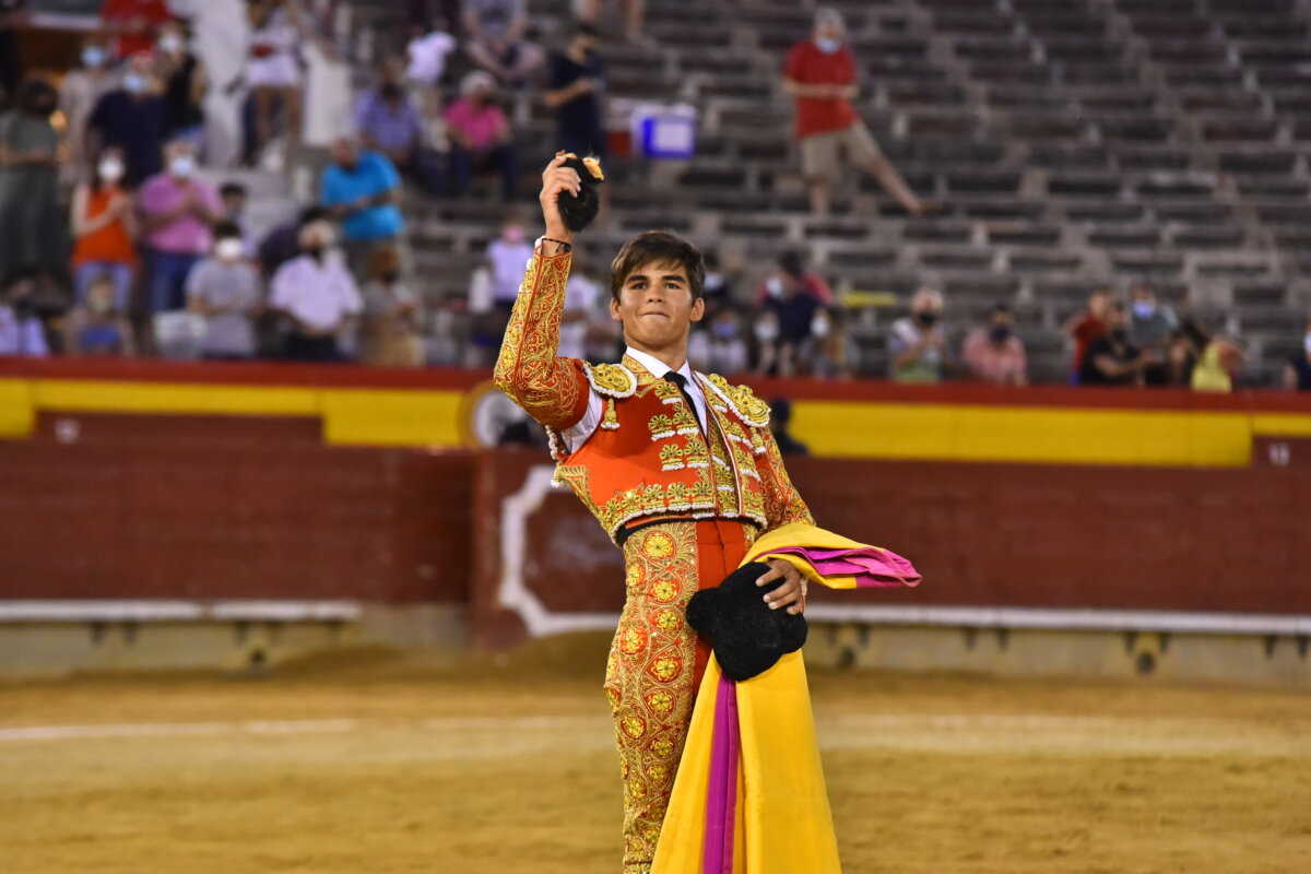 El nuevo Manuel Caballero, con fecha, plaza y cartel para su debut con caballos