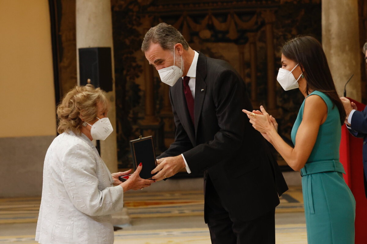 La Maestra Nati recoge la Medalla de Oro al Mérito en las Bellas Artes