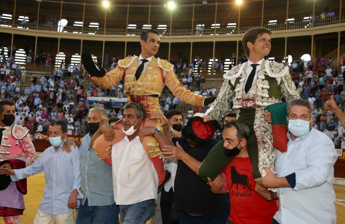 Triunfal y justo homenaje al maestro Manzanares