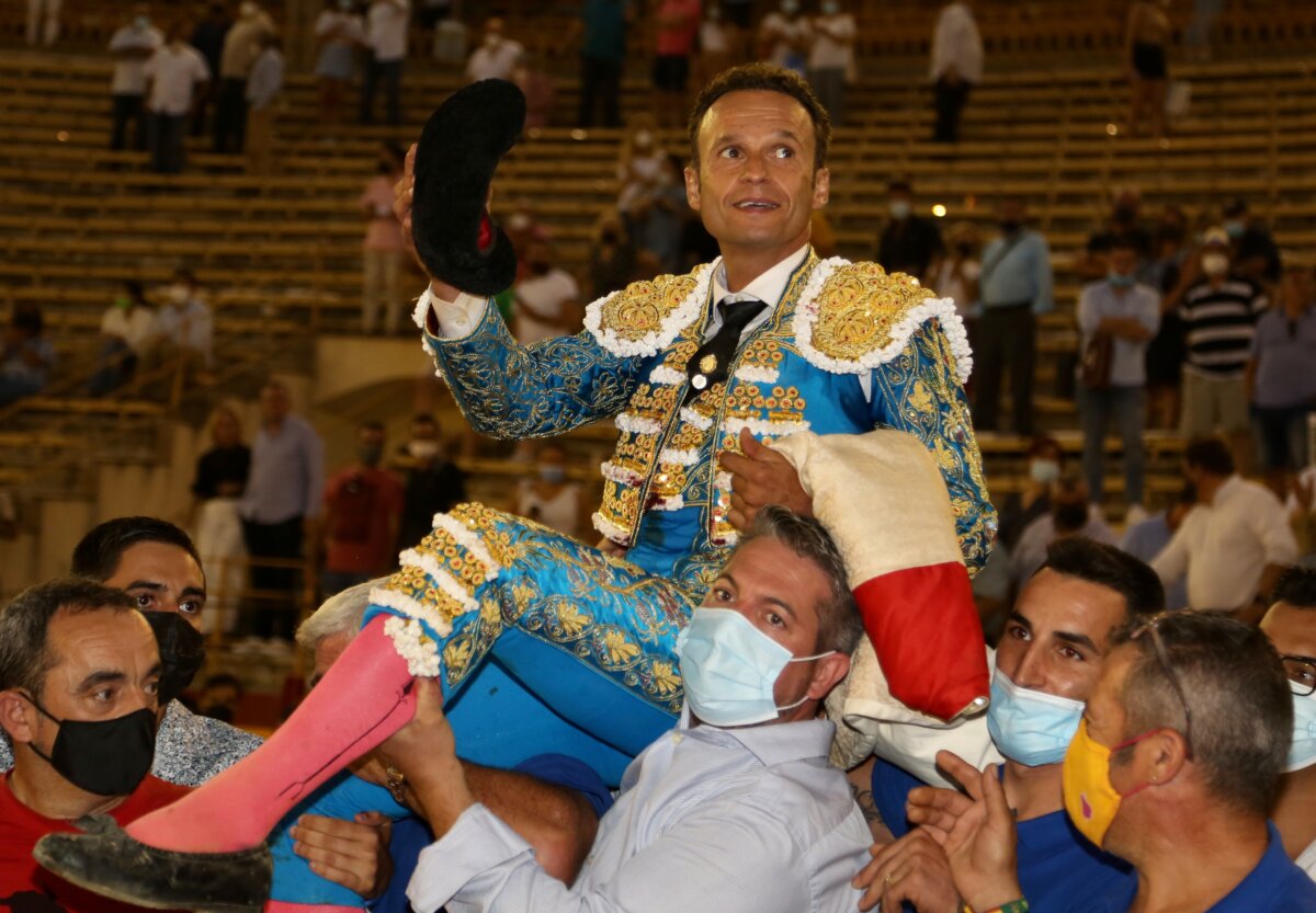 Morante hace el toreo grande y Ferrera sale a hombros en Alicante