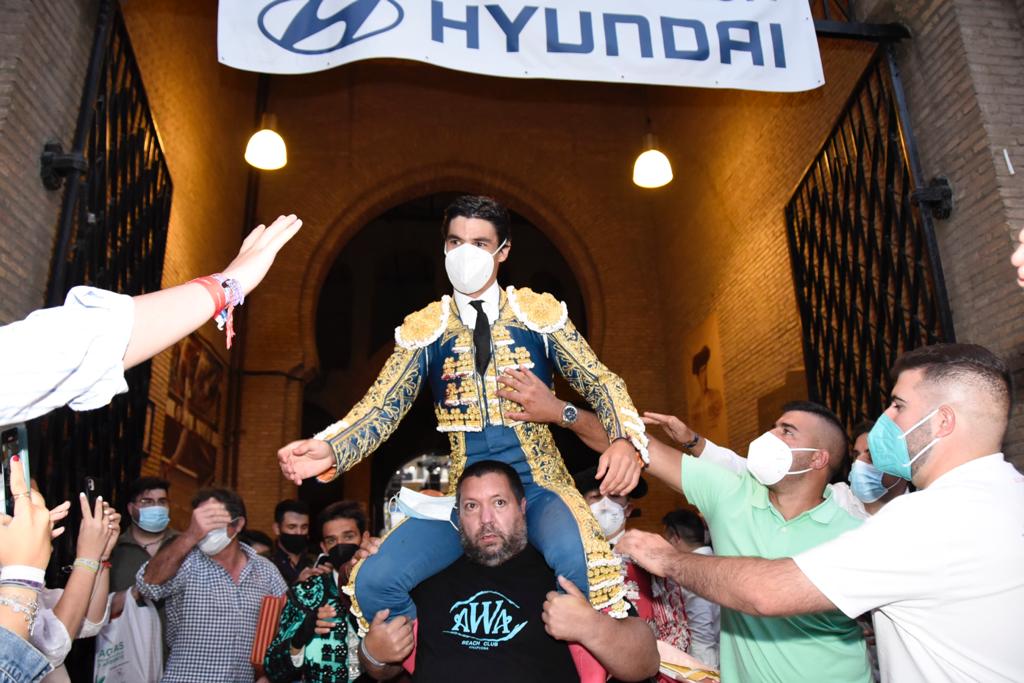 Pablo Aguado cae de pie en Granada