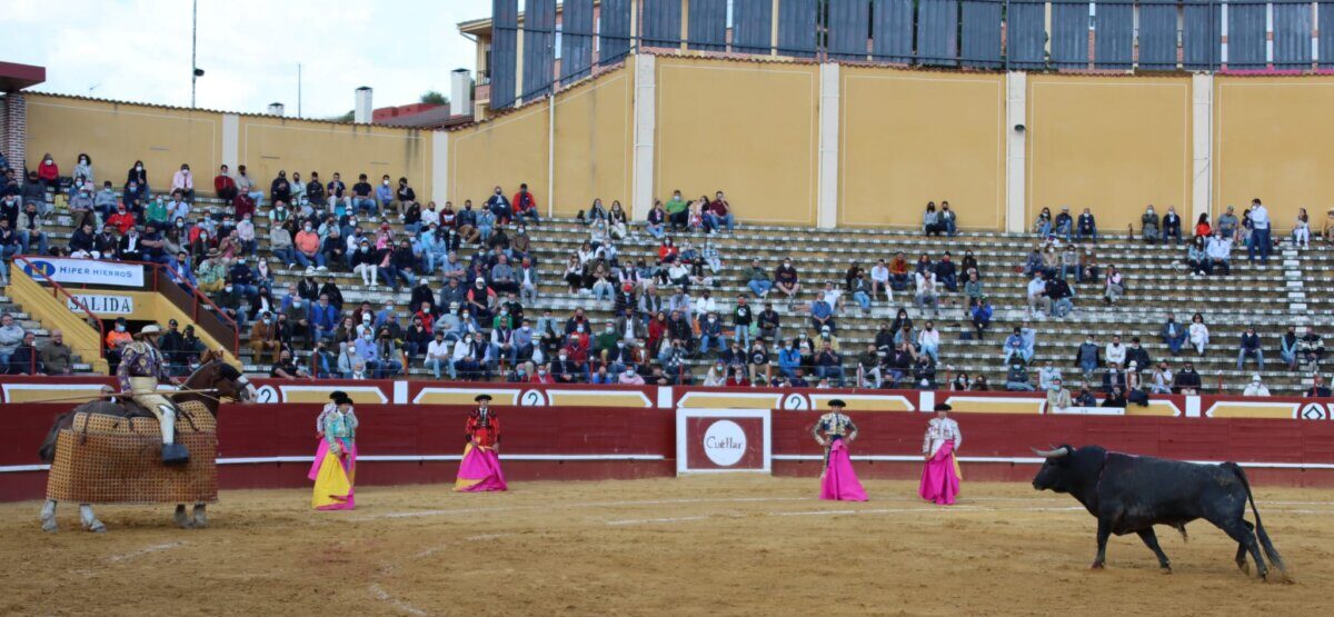 Fernando Robleño, oreja en un oasis en Cuéllar