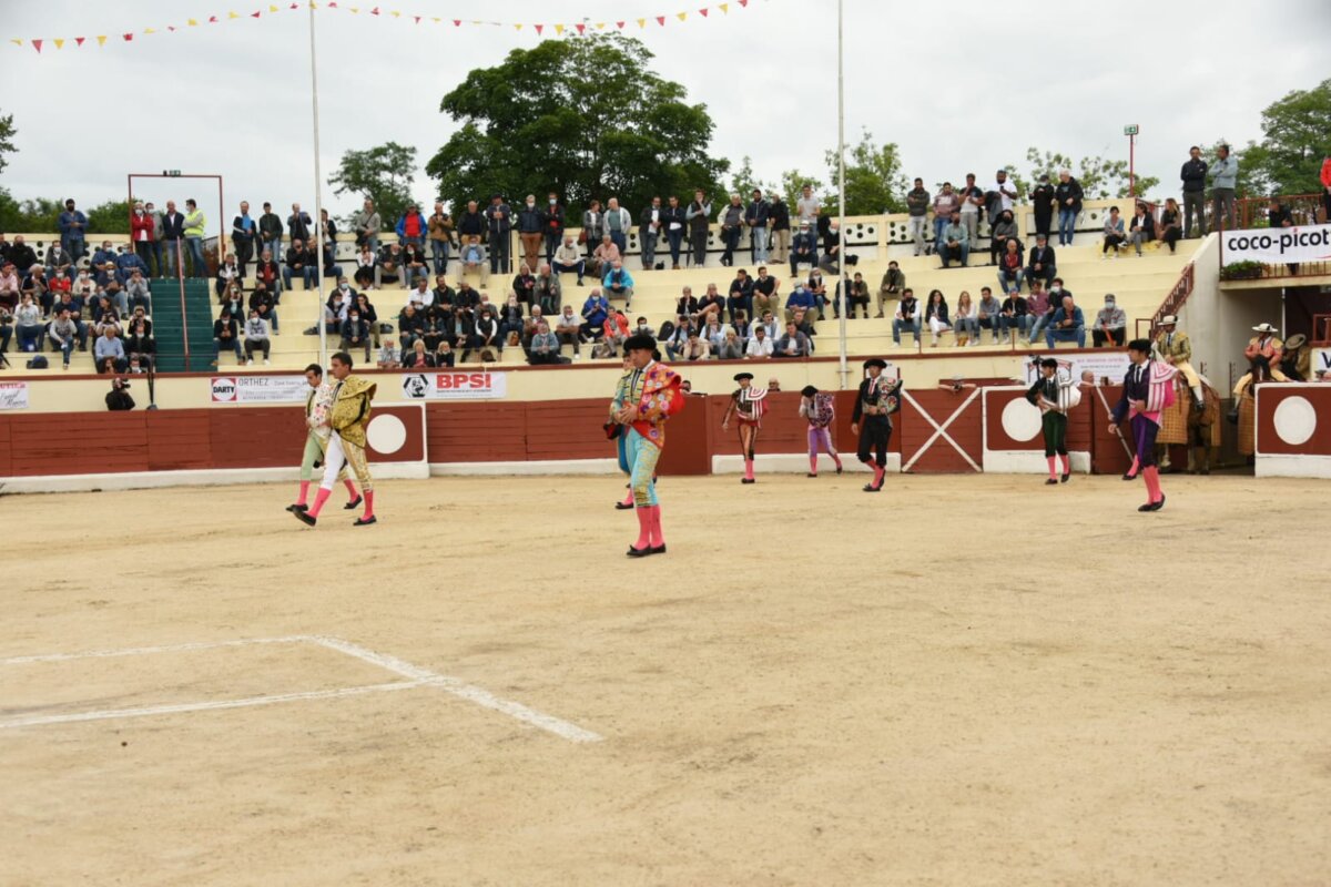 El cartel de la alternativa de Francisco Montero en Orthez, al completo