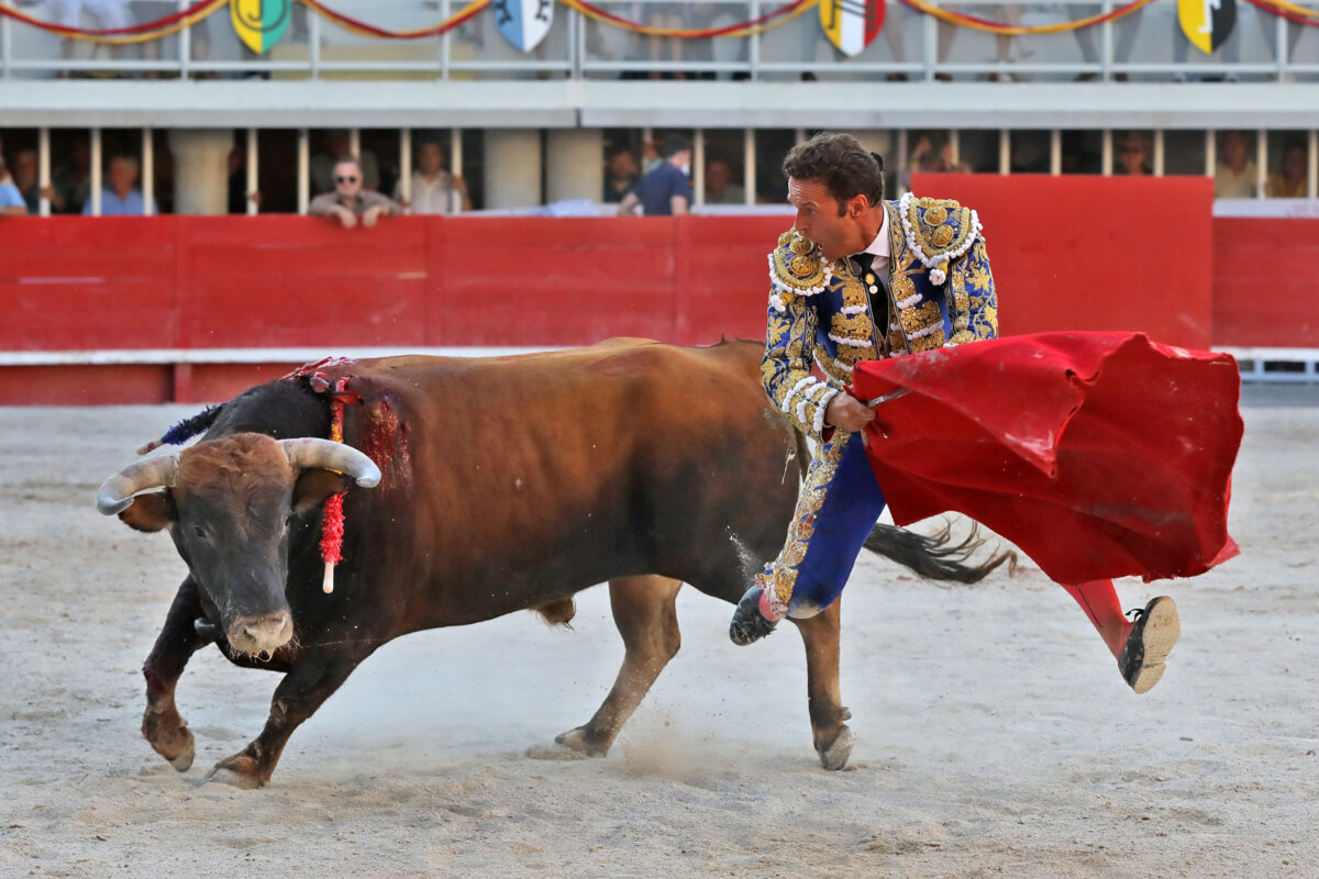 Antonio Ferrera como el Benítez