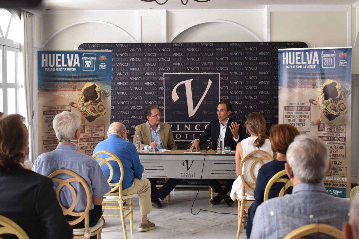 José Luis Pereda presenta las Colombinas en Sevilla