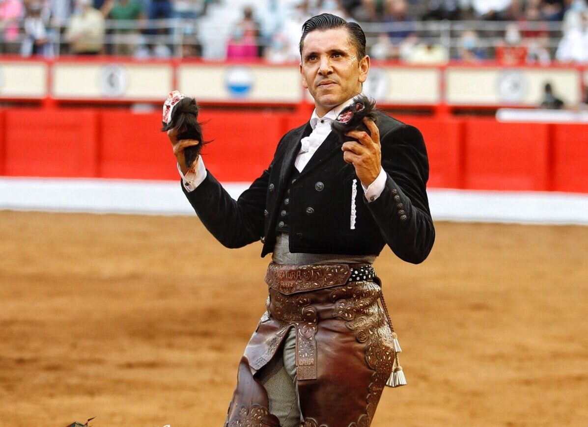 Ventura, rotundo, puerta grande en Santander