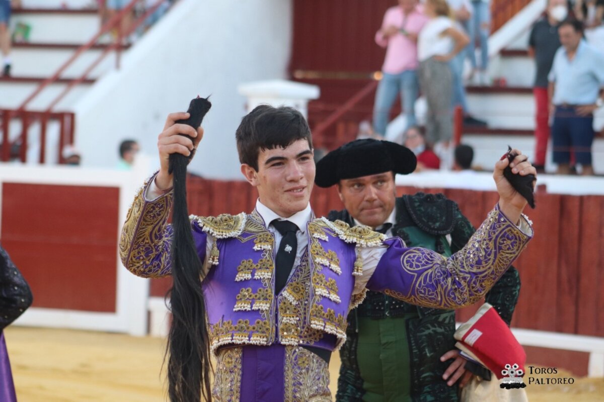 Carla Otero y Nacho Torrejón, puerta grande en la semifinal de "Promesas de Nuestra Tierra"