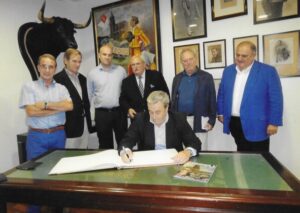 Antonio Fernández, el segundo por la izquierda.