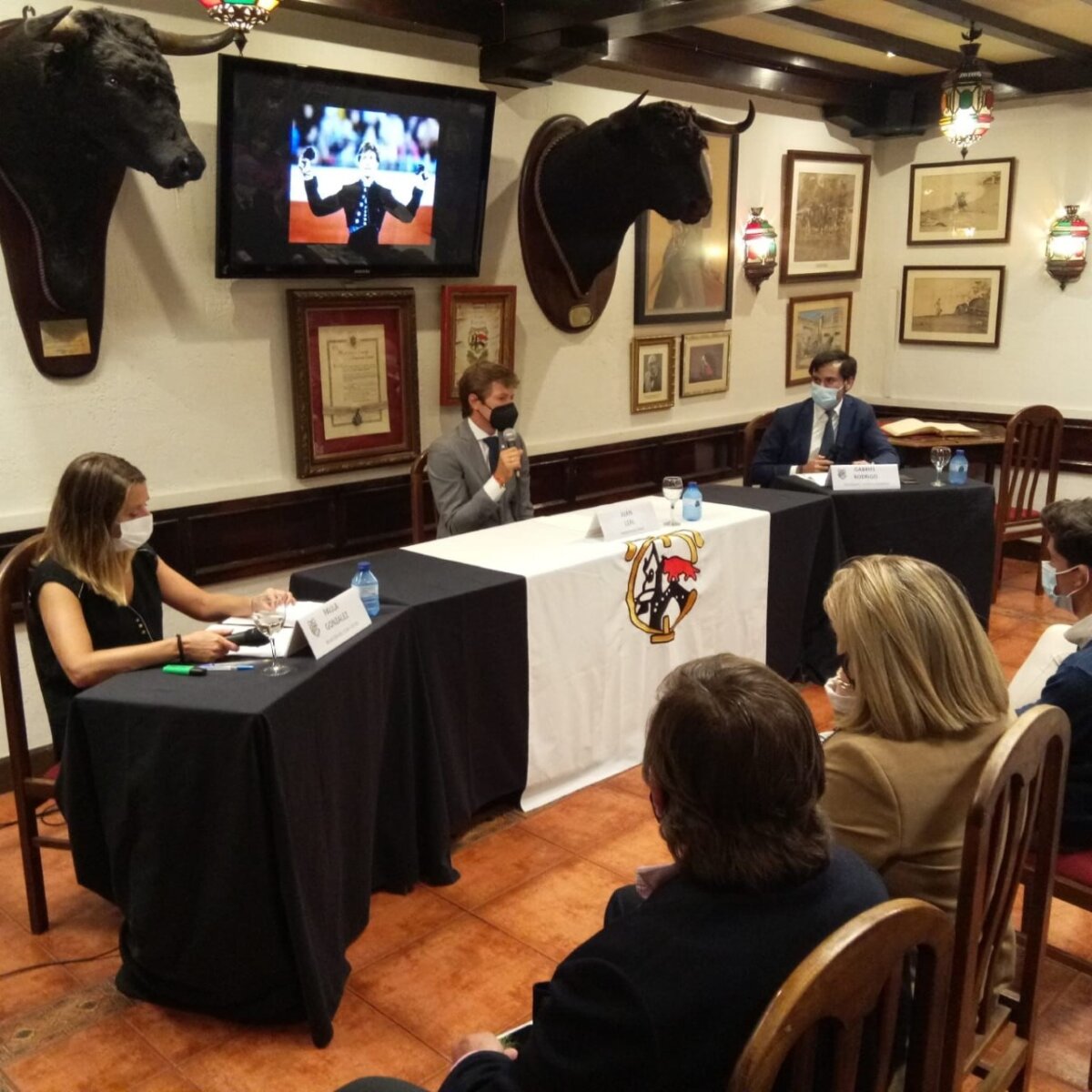 Juan Leal llena en el Excmo. Club Taurino de Bilbao