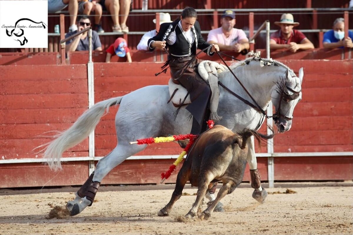 La rejoneadora Rocío Arrogante, alternativa en Numancia de la Sagra