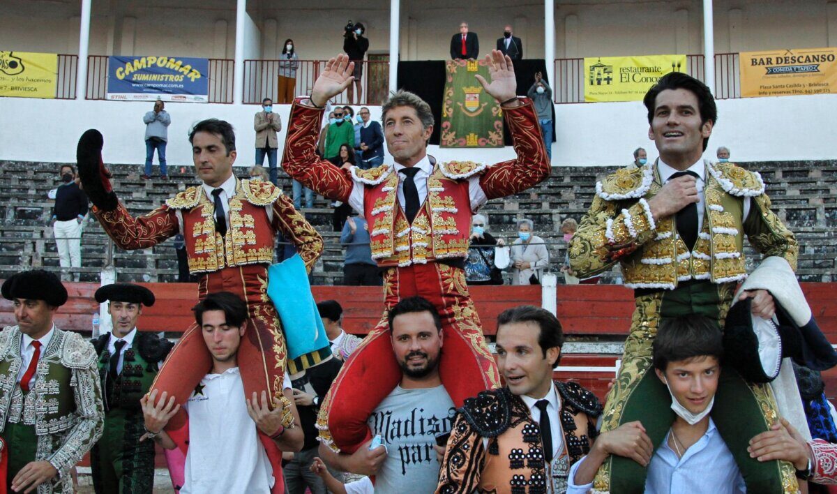 Garrido, Castaño y Escribano abren la puerta grande en Briviesca