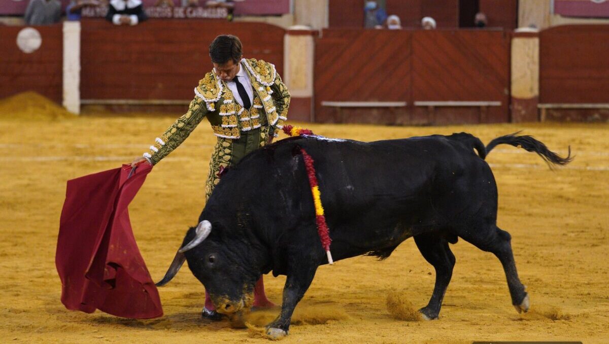 Almería: el poderío de El Juli se impone entre la entrega absoluta de Morante
