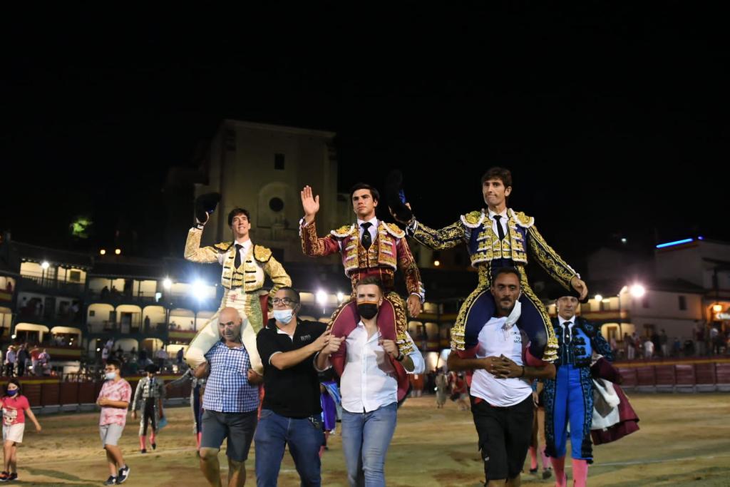 Alberto Lamelas, Esaú Fernández y Colombo, triple puerta grande en Chinchón