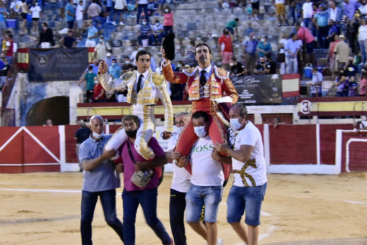 Un poderoso Fandi y un rotundo Ureña hacen las delicias de Baza