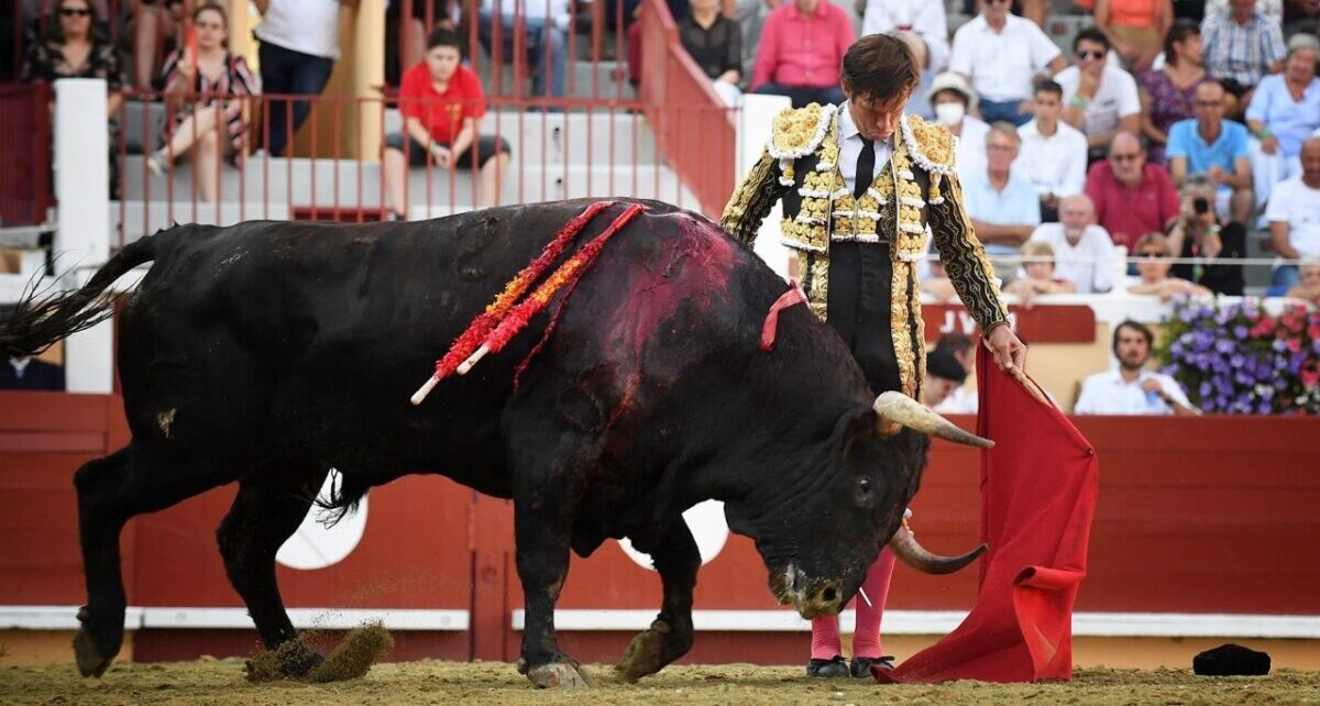 El Juli, en maestro, y un ambicioso Leal ponen broche de oro a la feria de Bayona