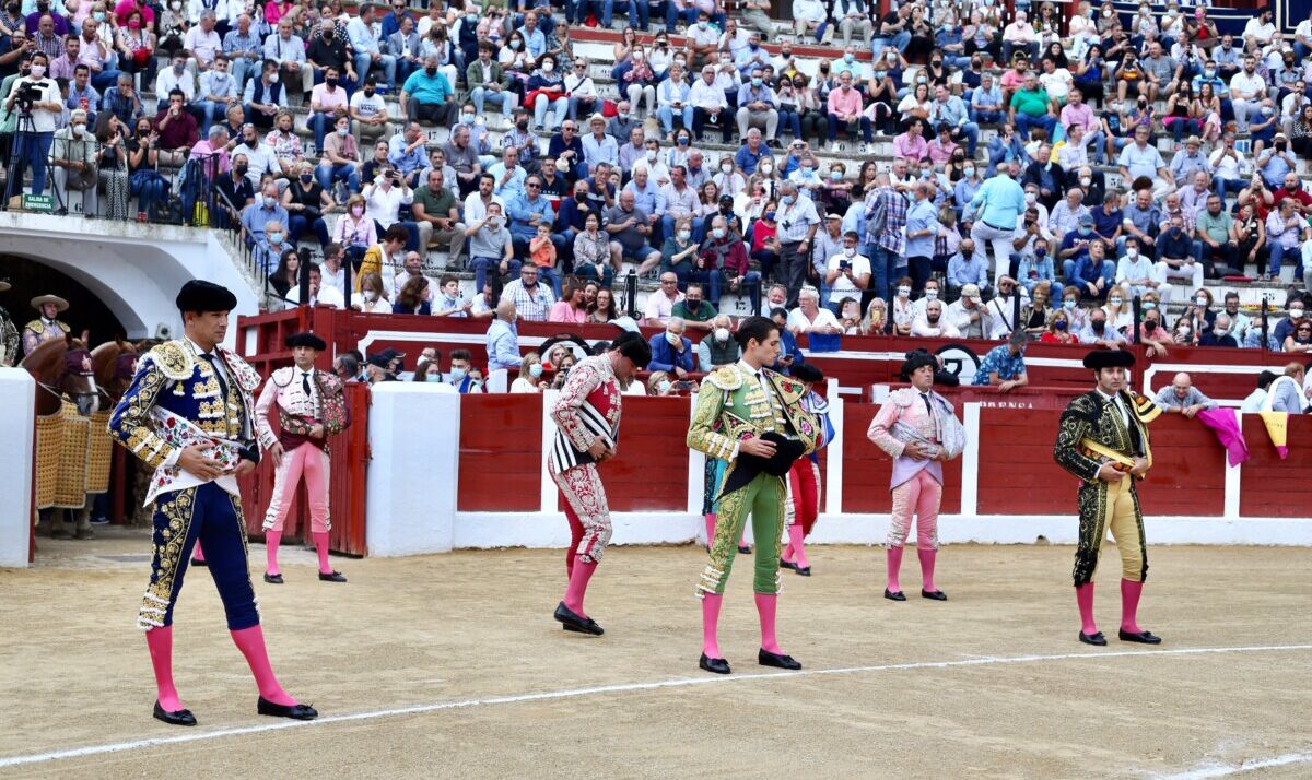 Morante, Ureña y el debut de Manuel Caballero, en las bodas de oro de la corrida de Asprona