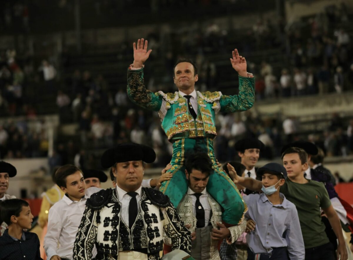 Ferrera indulta un toro de Margé en su apuesta en solitario en Nimes