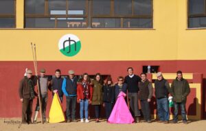 Argentina Ramos, en el centro, junto a David Mora. Foto: @Gan_Aldeanueva