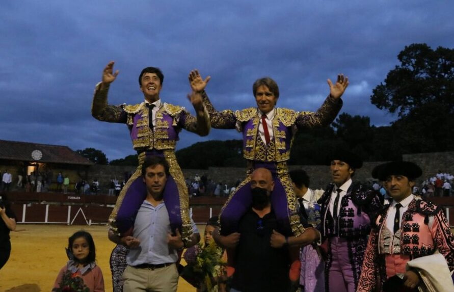El Cordobés y El Capea gozan con bravos murubes en Béjar