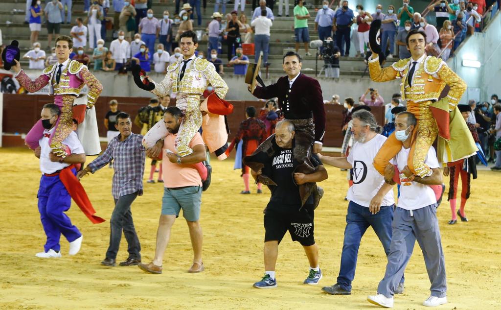 Un gran espectáculo: indulto de Juanito, cumbre de Ventura y triunfos de Perera y Ginés Marín