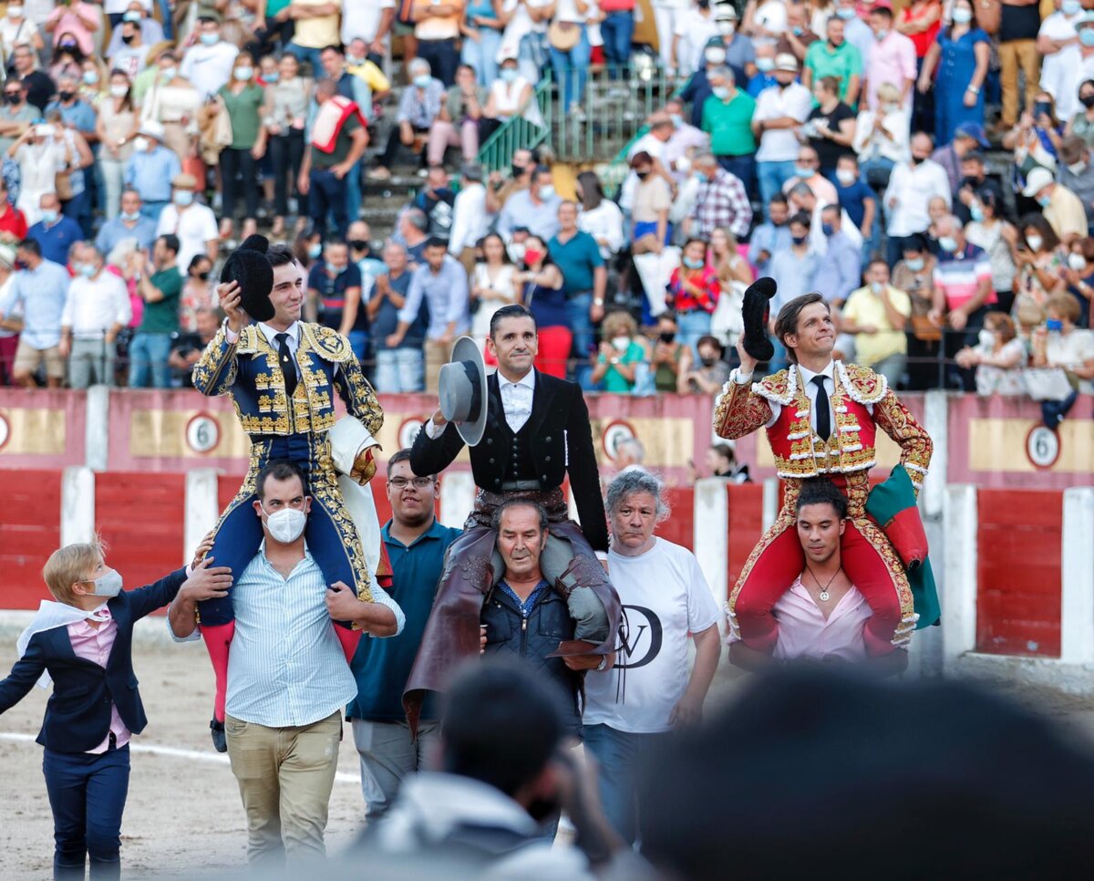 Ventura, Juli y Rufo bordan el toreo ante un buen encierro de Daniel Ruiz en Talavera