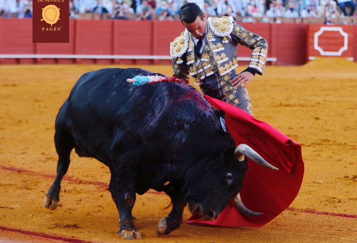 Una oreja para Manzanares y música para el capote de Ortega en Sevilla