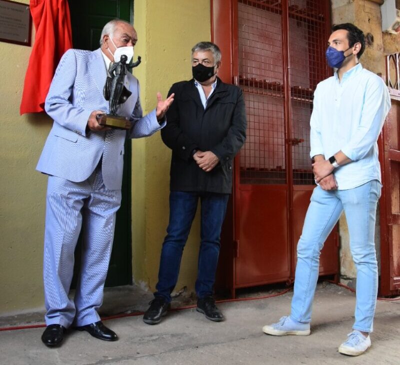 Salamanca homenajea al Dr. Luis Ortega, cirujano jefe de La Glorieta durante más de 40 años